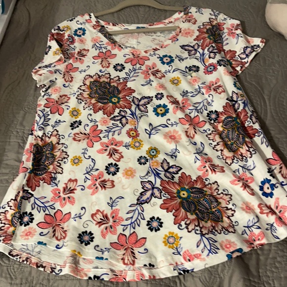 LOFT Tops - Loft top never worn no tags